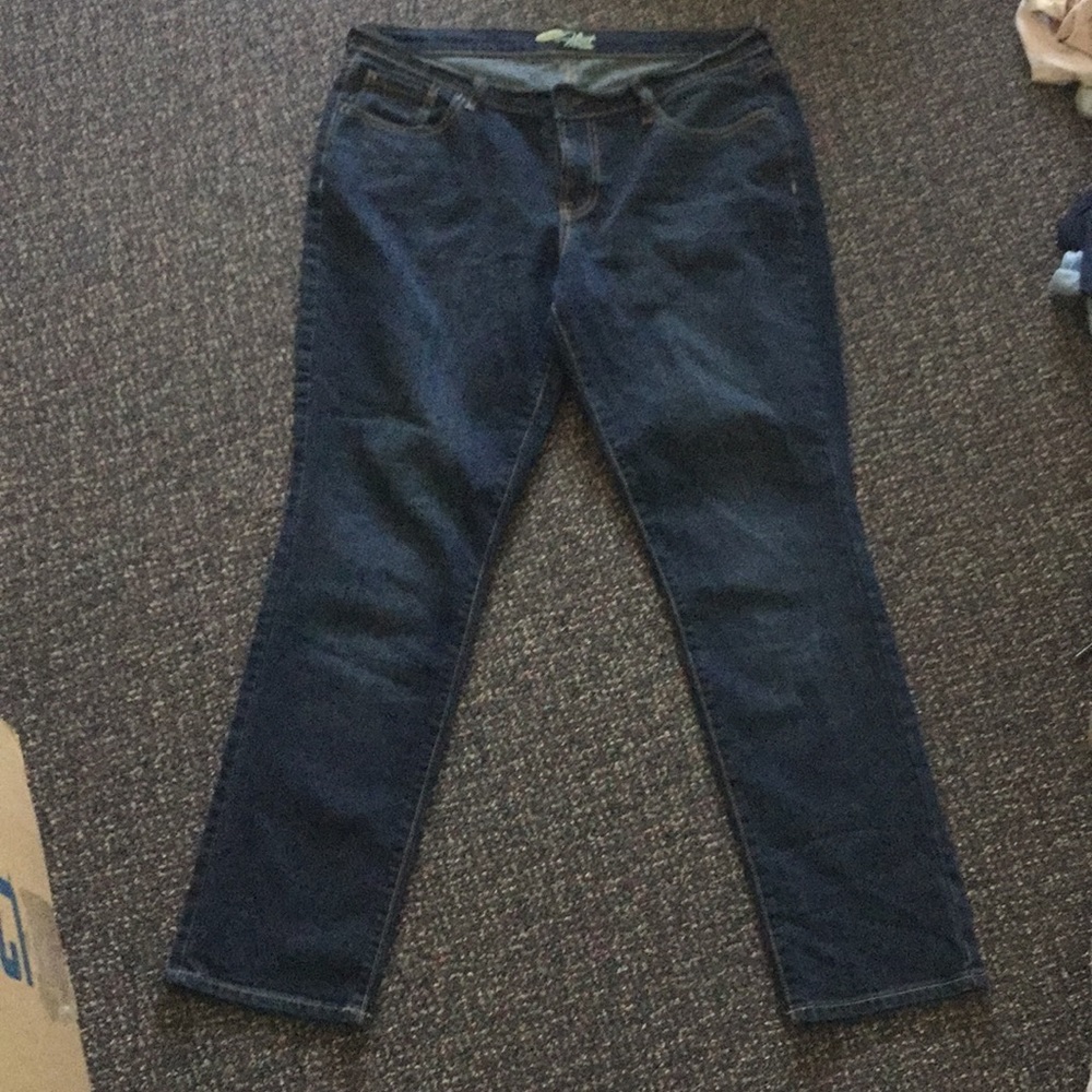 Old navy flirt jeans! Dark wash!